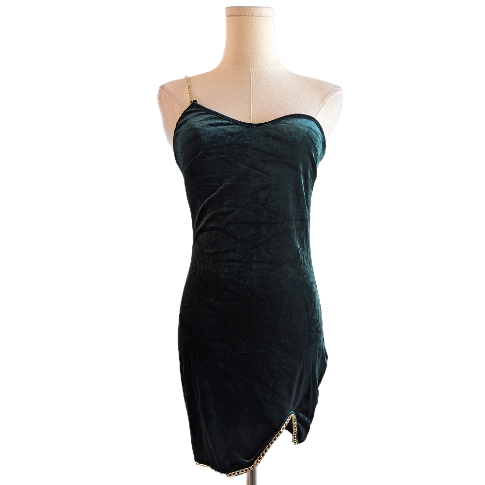 🎀 Date Night 🎀 green velvet bodycon mini dress